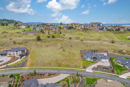 150 N Holiday Hills Dr