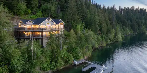 Image 3: Incredible New Construction