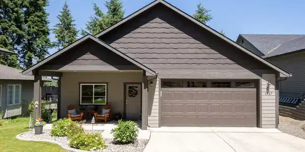 1427 E Loch Haven DR