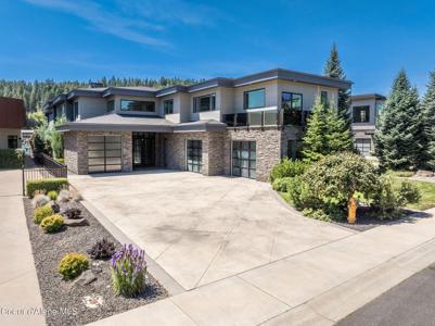 1758 W BELLERIVE LN