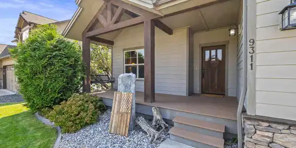 Image 3: Covered Front Porch