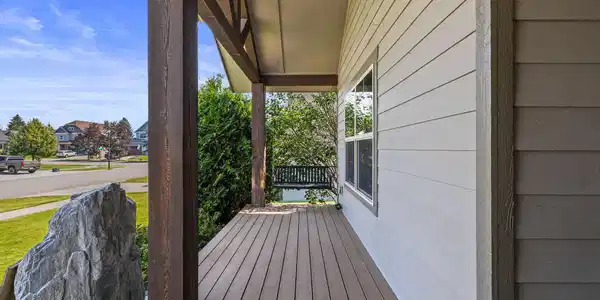 Image 4: Covered Front Porch
