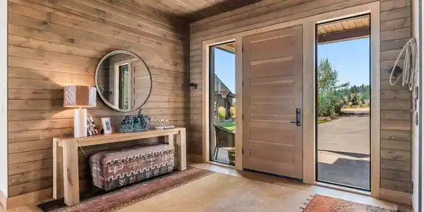 Image 4: Interior Entryway