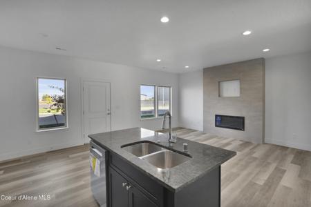 709 N Creative Way