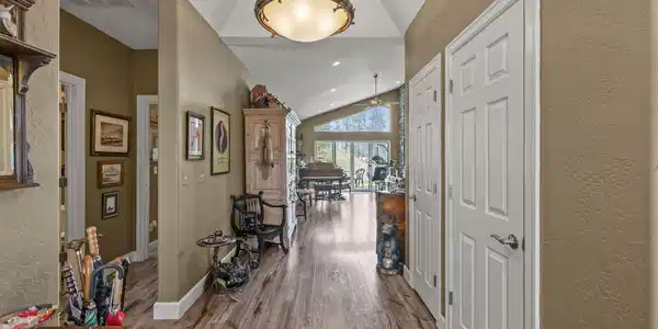 Image 4: Entry