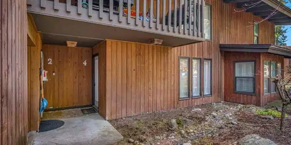 Image 3: Covered Entry