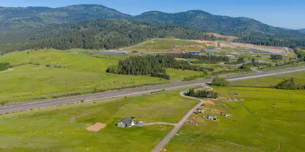Image 3: Beautiful and usable acreage