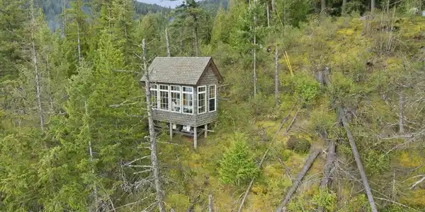 Image 3: 27-Comans Addition_RedHogMedia