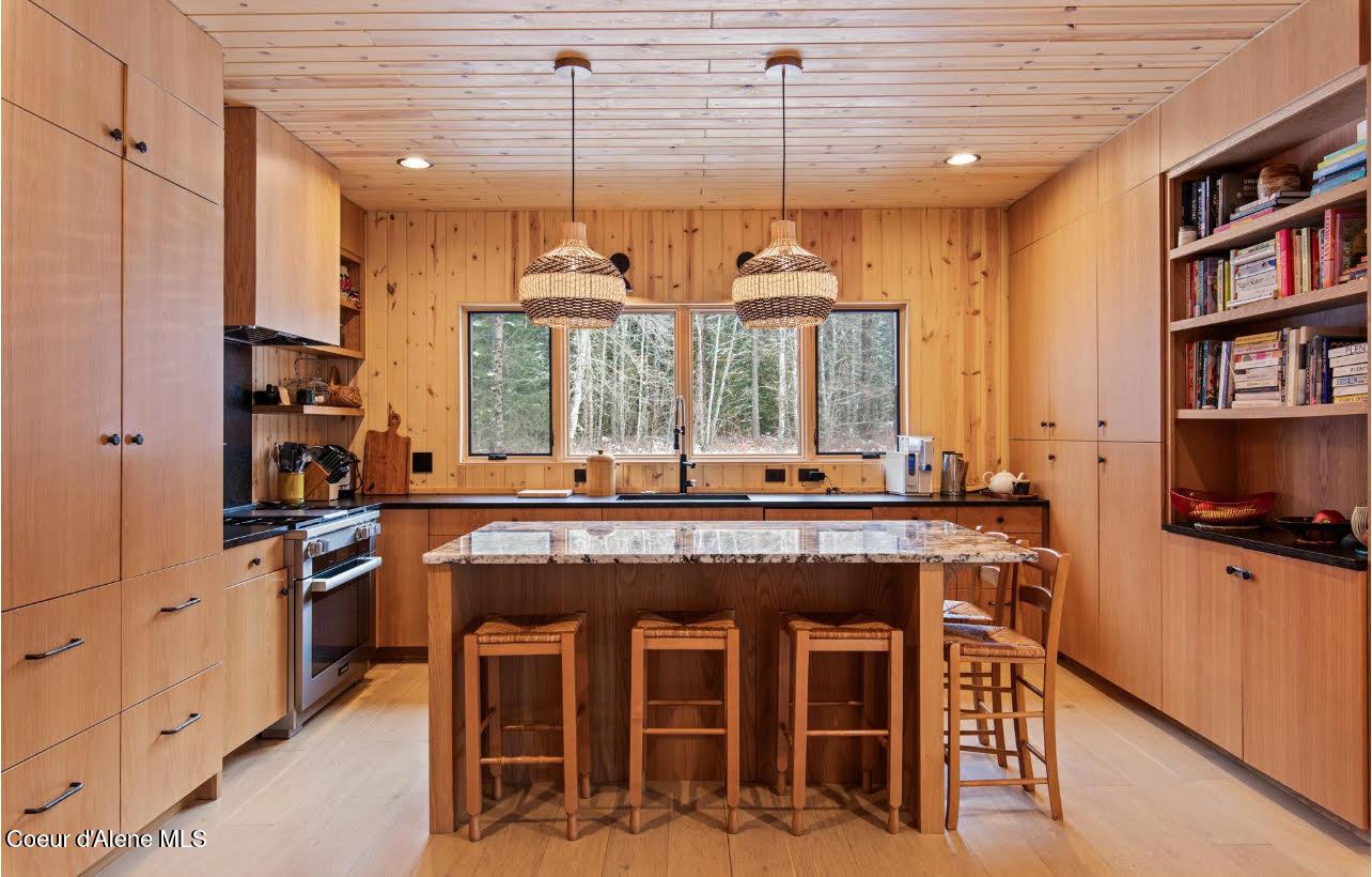 Image 4: 12 interior kitchen 1
