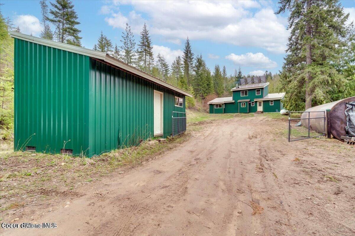 Image 3: Driveway and storage shed
