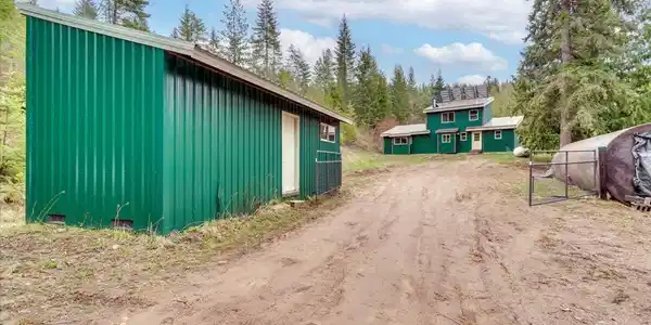 Image 3: Driveway and storage shed