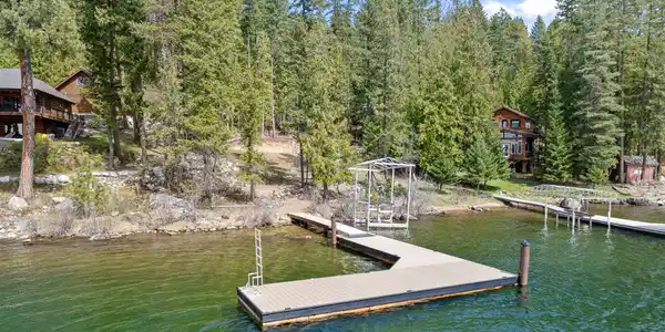 Image 3: Boat Lift