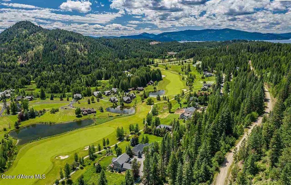 Image 2: Enjoy Golf Course Views