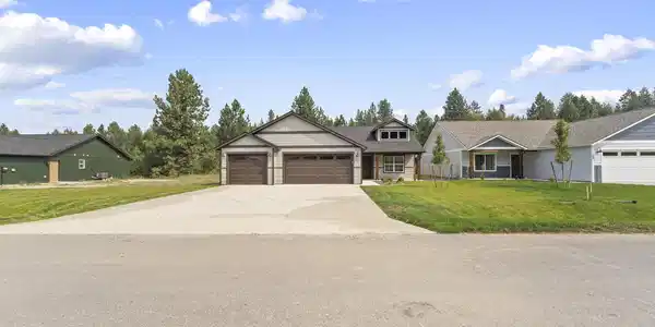 Image 2: 866-E-Valley-St-S-1169