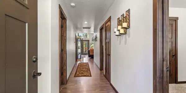 Image 2: Entry