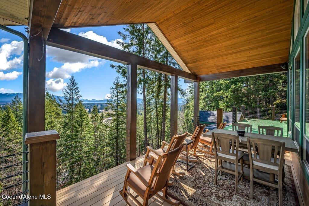 Image 2: Impressive Lake and Mountain Views