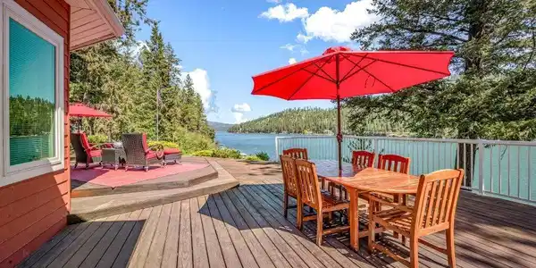 Image 2: Stunning lake view