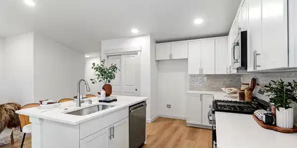 Image 2: Edgewood - Kitchen 4