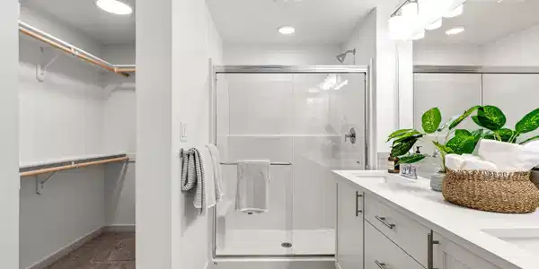Image 4: Edgewood - Main Bathroom 2