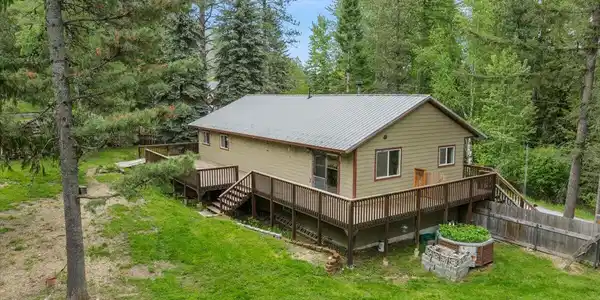 1072 Upland Dr.