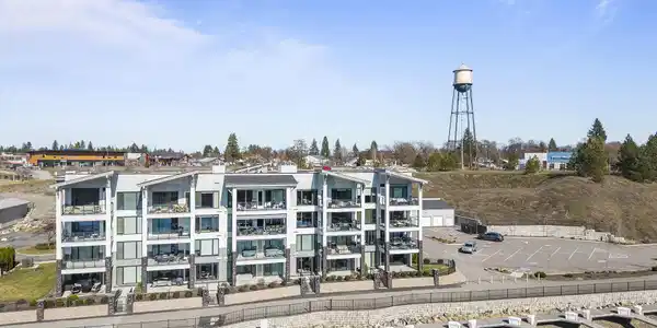 447 W Waterside DR Unit APT 204