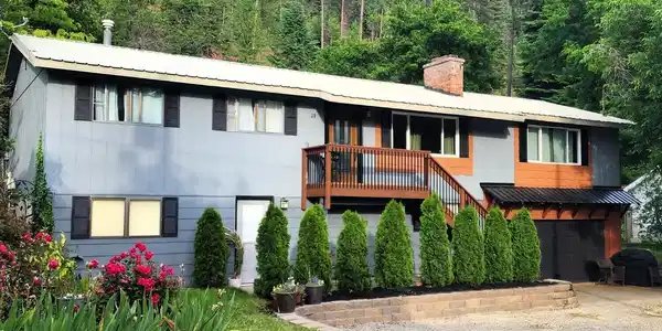 Image 3: Front of Home