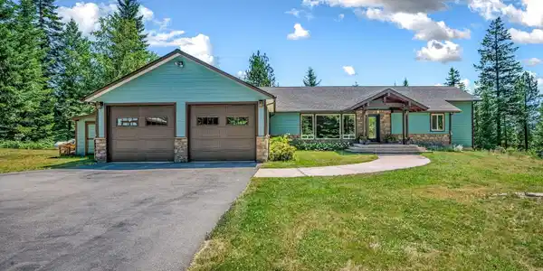 Image 2: Single Level- Covered Entry