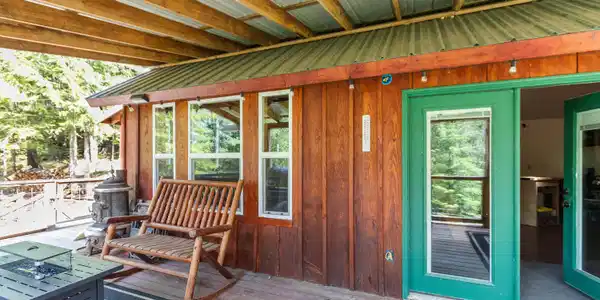Image 3: Porch Entry