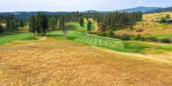 Image 3: Stunning Golf Course Views