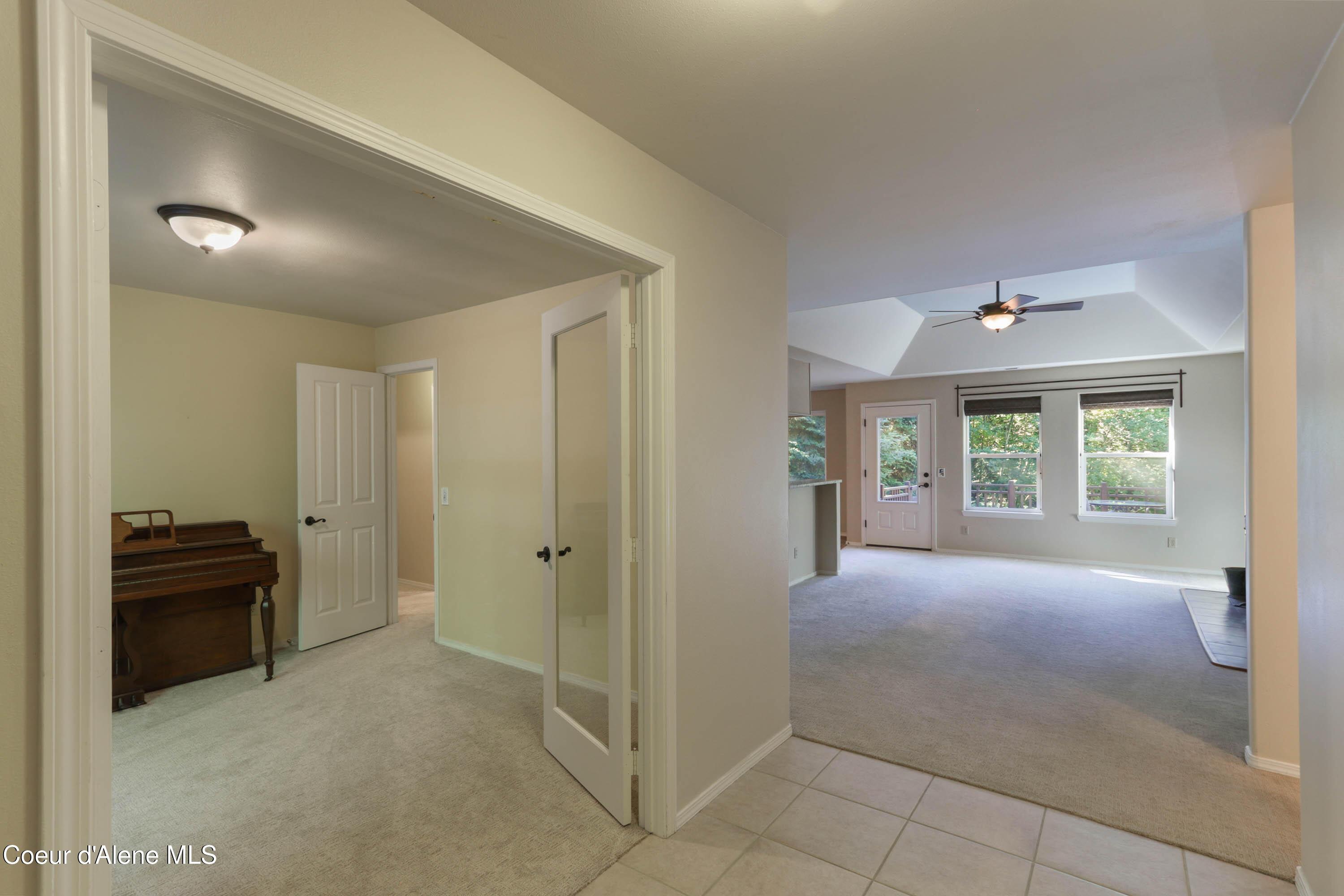Image 4: Entry Office to Livingroom