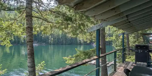 Image 2: Covered Deck 4