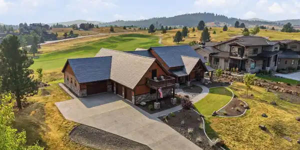 Image 2: Golf Course Living at Black Rock