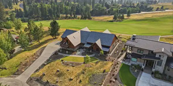 Image 4: Situated on a 0.49 Acre Parcel