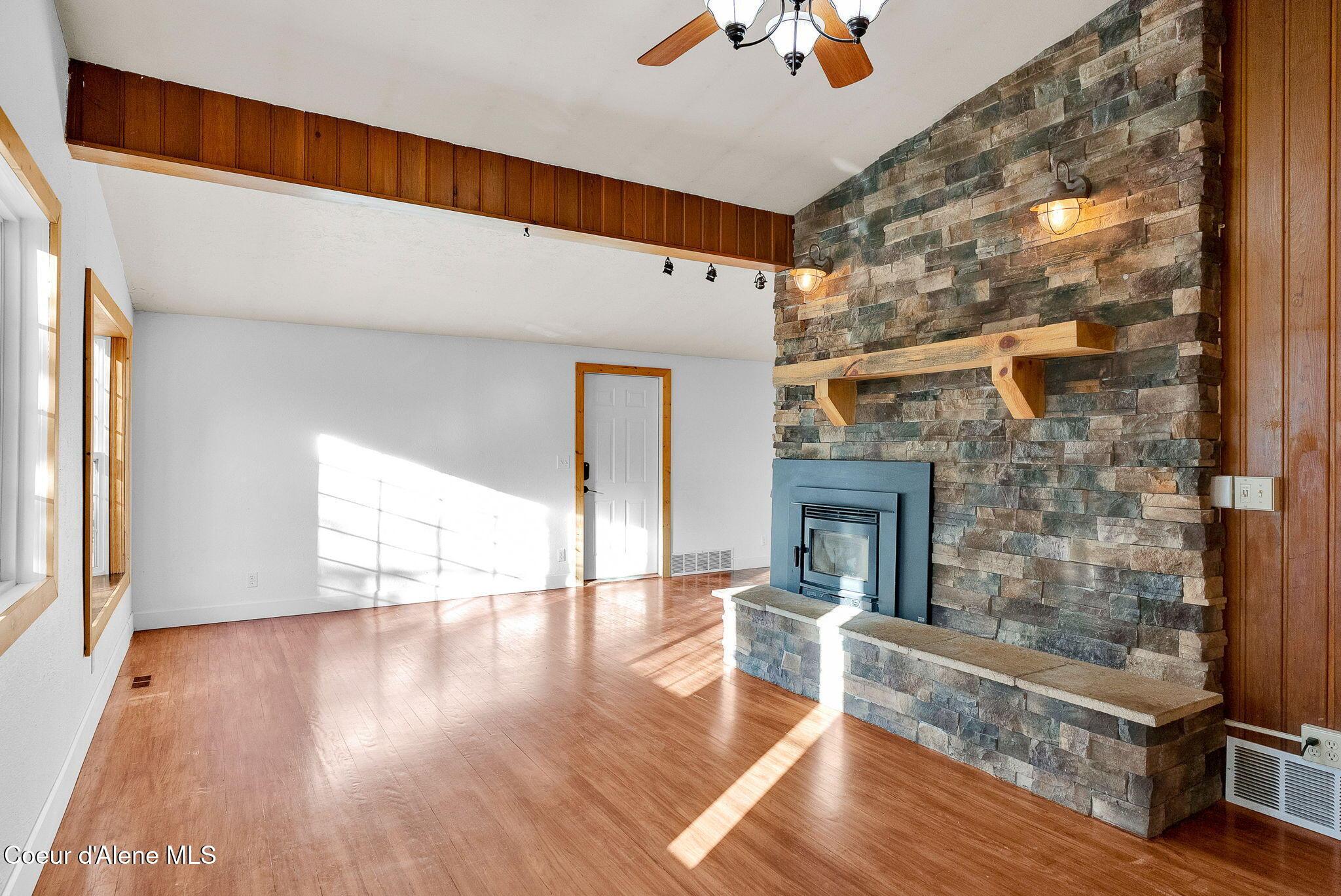Image 4: Fireplace