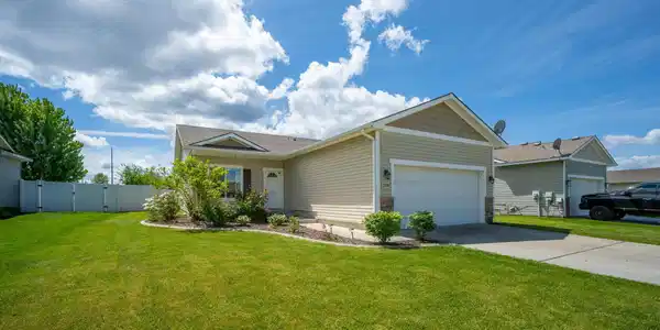 2290 E Knapp DR
