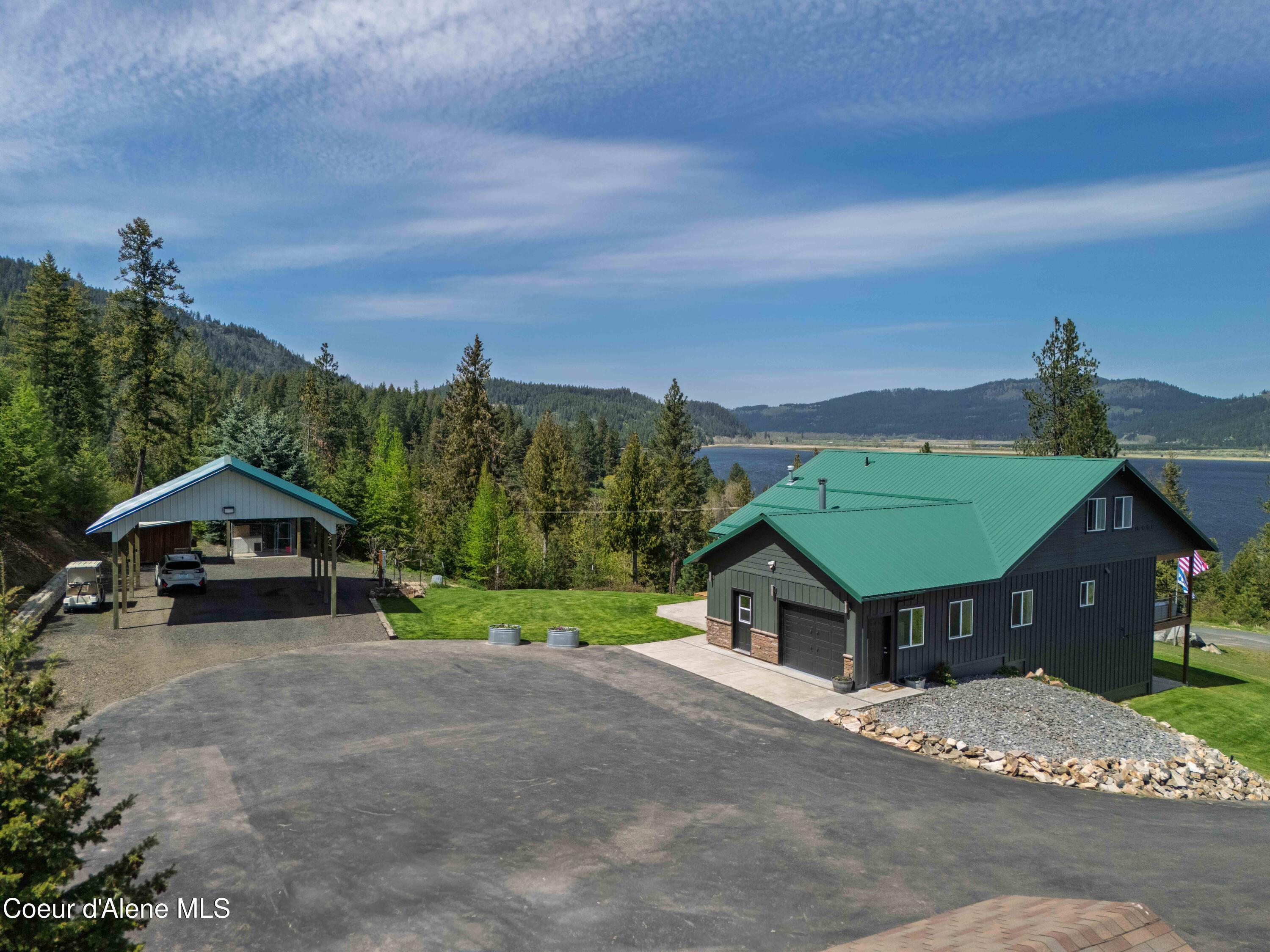 Image 1: Gorgeous home on acreage