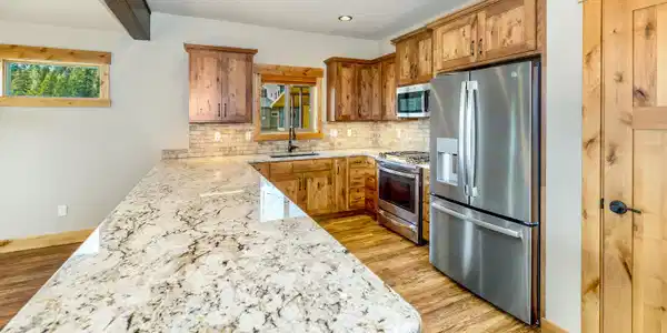 Image 4: Kitchen