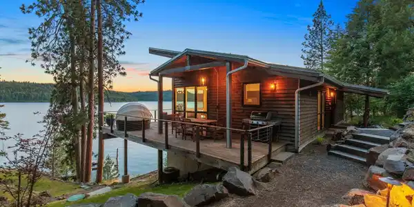Image 2: Lakefront Cabin at Dusk