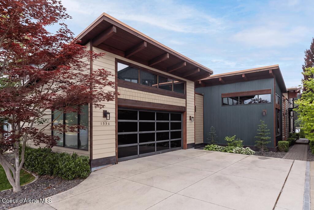 Image 4: Front Exterior