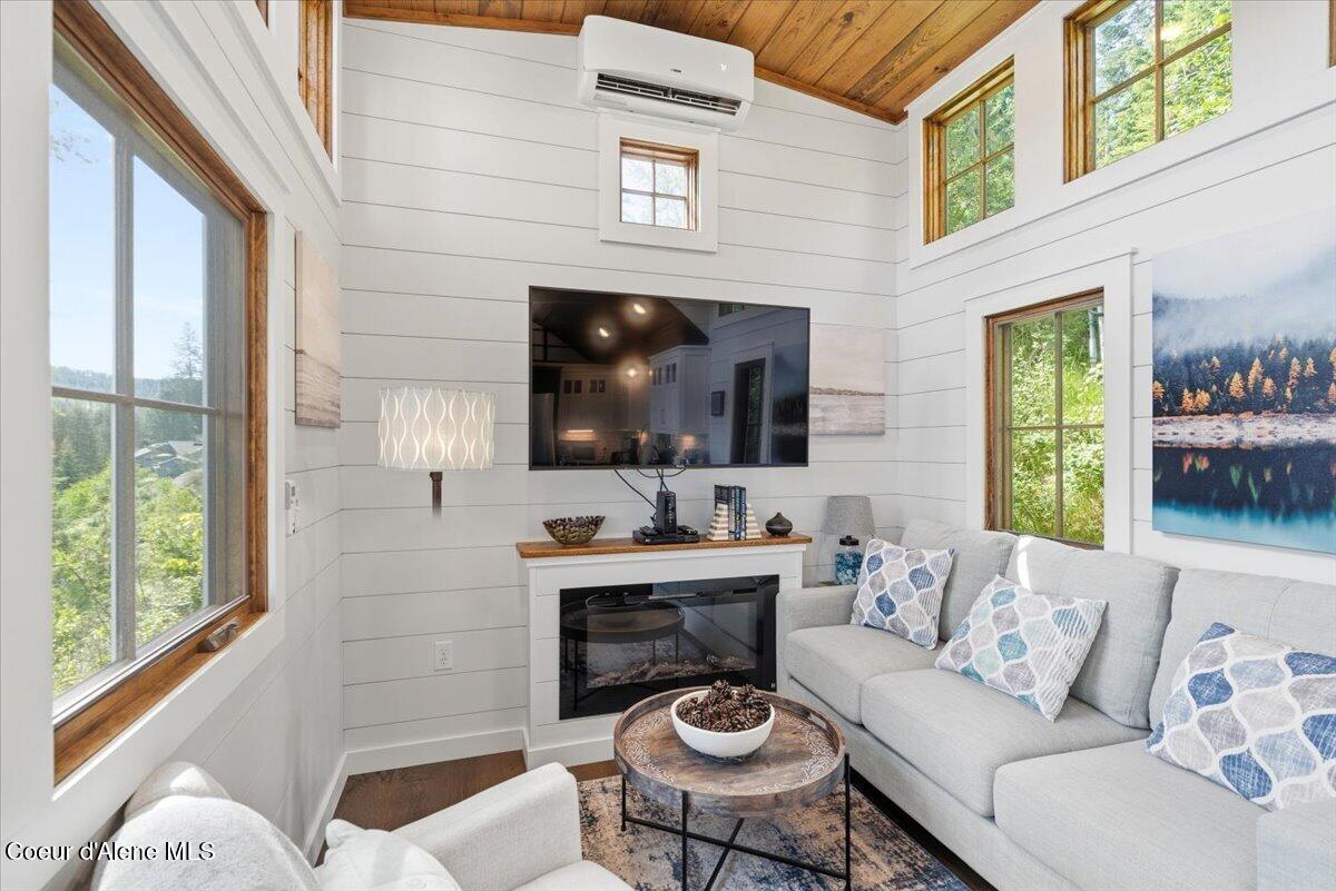 Image 3: 17-1223 E Thistle Rd_RedHogMedia