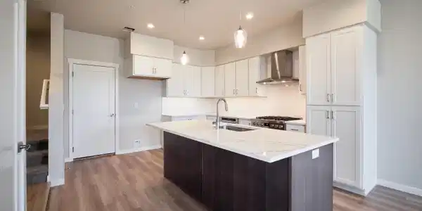 1042 E 4TH AVE