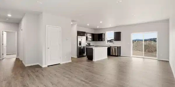 Image 2: Pictures of Previosuly Built Home