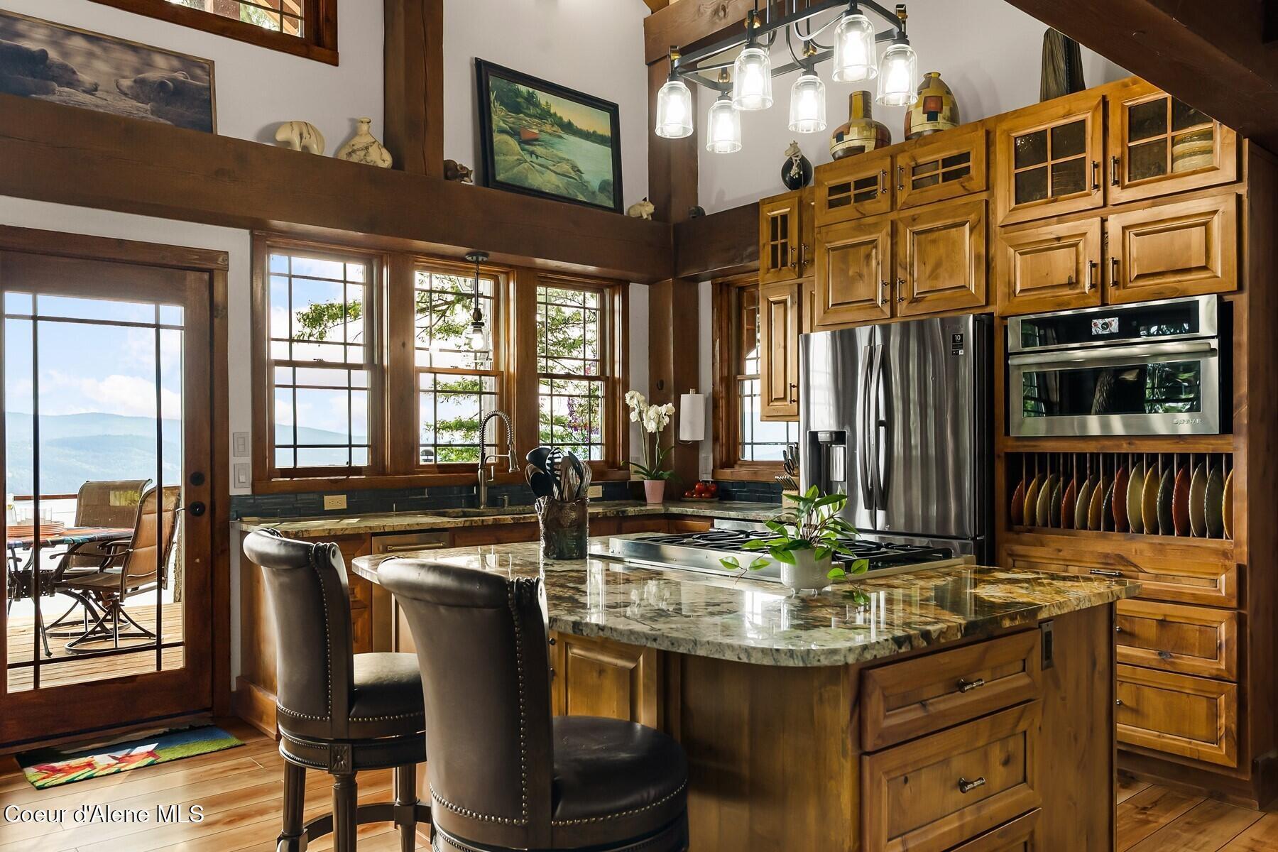 Image 4: An exquisite "view" kitchen