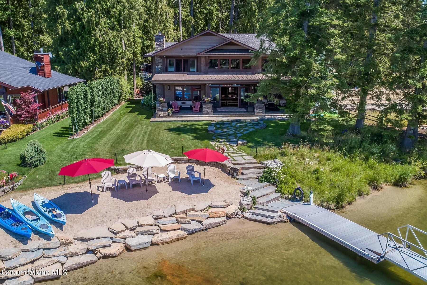 Image 2: Waterfront Family Estate