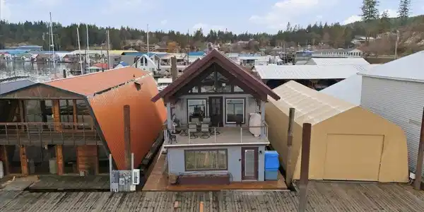 Image 4: A Dock