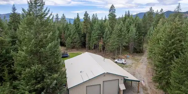 Image 3: Close up aerial