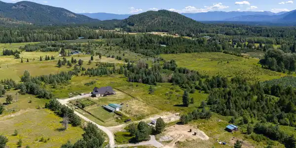 Image 2: 637 Cascade Lane, Naples, ID