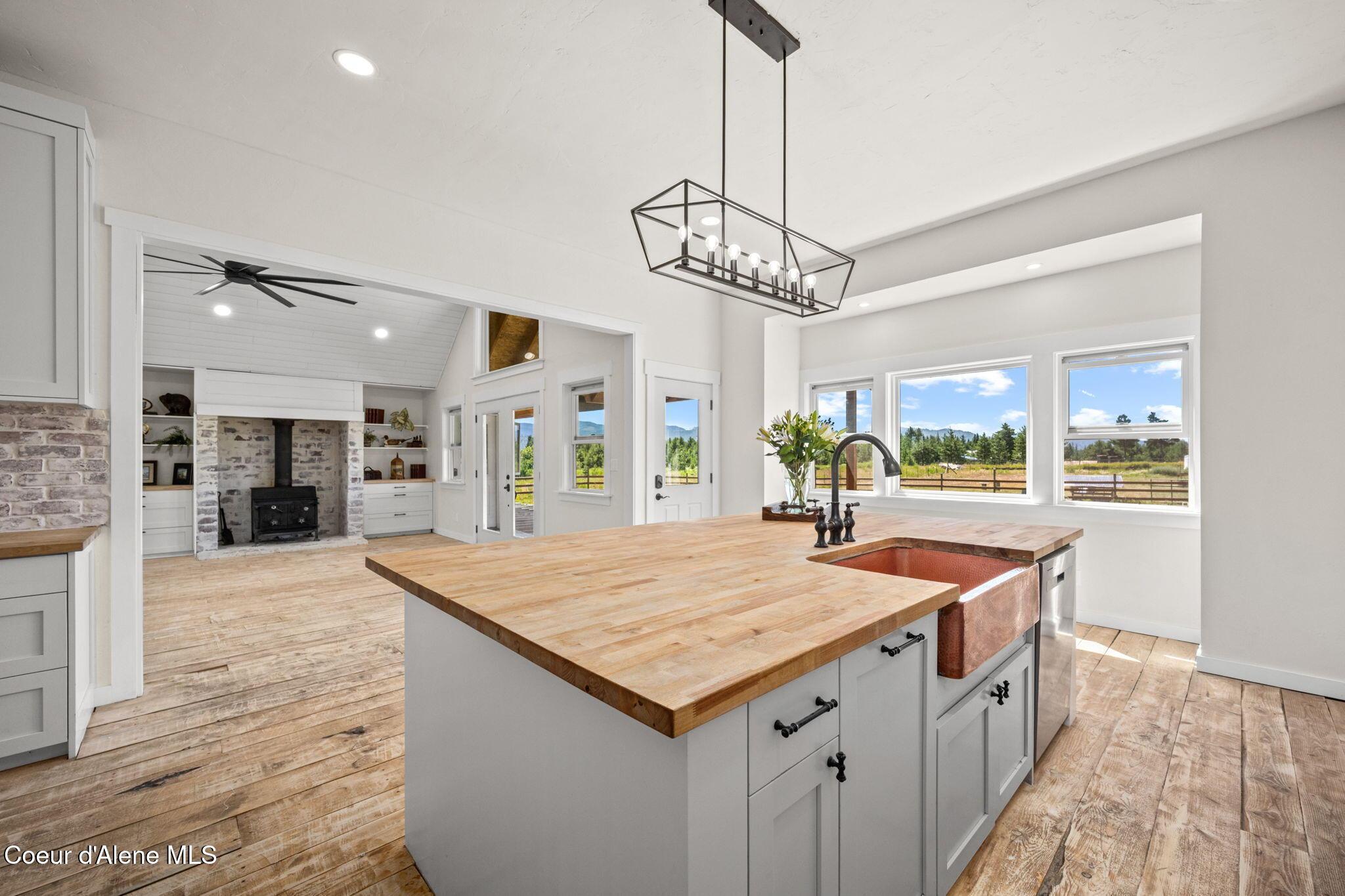 Image 4: Gourmet Chef's Kitchen