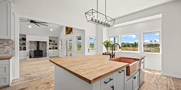 Image 4: Gourmet Chef's Kitchen