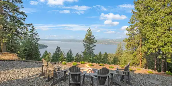 Image 4: Fire Pit Views!